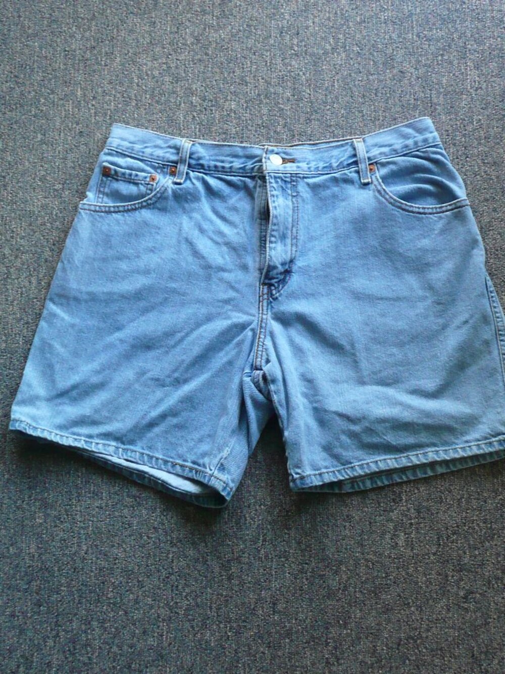 Women's Levi's 550 Shorts Relaxed High Rise Denim Light Wash Size 14  Red tag